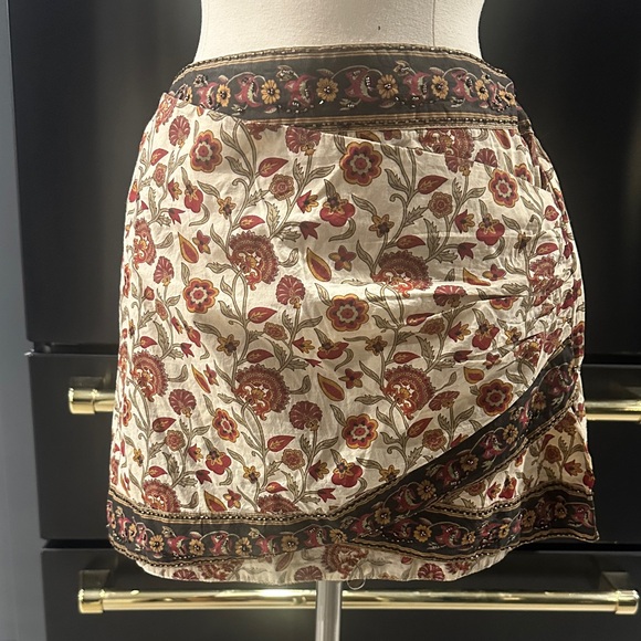 Zara Dresses & Skirts - Zara Paisley Mini Skirt W/Beaded Edge- Cream and Red